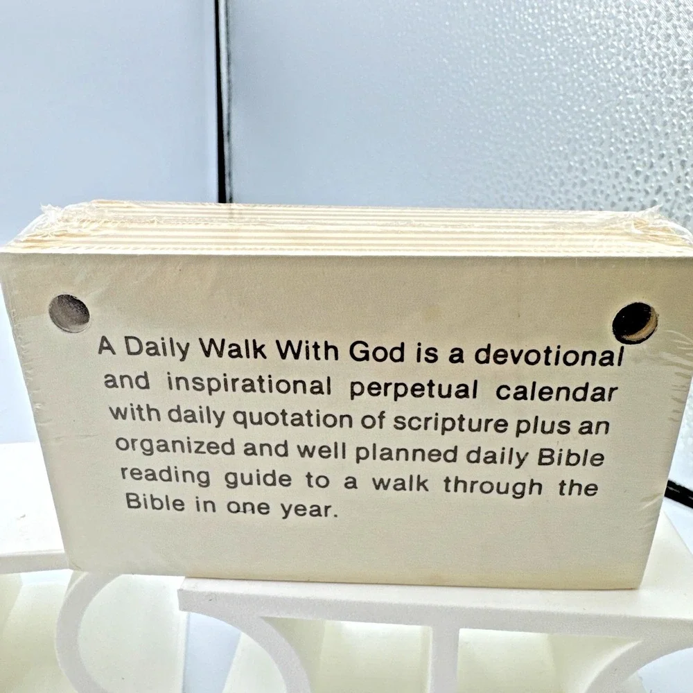 New- Daily Walk‎ with God Perpetual Calendar with Wooden Stand. Bible in a Year.